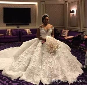 Glamouröses afrikanisches Plus-Size-Hochzeitskleid mit Hofschleppe und Ballkleid, schulterfrei, Perlenkragen, Tüll, gestufte Röcke, Brautkleid mit Applikation