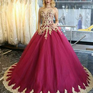 Fuchsia Prom Dresses 2019ゴールドレースアップリケエレガントなイブニングフォーマルドレスボールガウン恋人レディースパーティーガウン