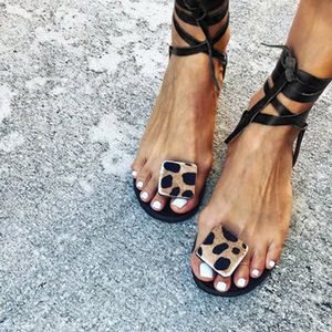 2020 Letni pasek Sandały Damskie Mieszkania Otwórz Toe Leopard Casual Shoes Rome Plus Size 35-43