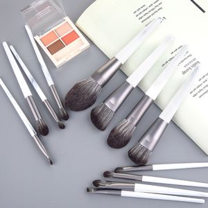 Bianchi Pennelli trucco 12pcs Set Concealer del labbro dell'ombretto polvere fard Fondazione Viso Contour Brush compongono le spazzole cosmetiche Beauty Tools