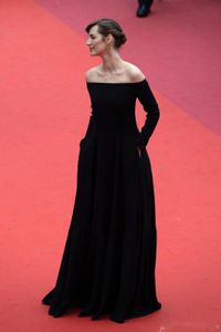 Sexy Fora Do Ombro 2019 Celebrity Evening Dresses Em Cannes Film Festival Com Mangas Compridas Dois Bolsos Plus Size Red Carpet Prom Vestidos