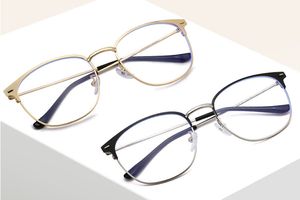 Atacado-Quadros de óculos para homens Eye Glasses Mulheres Armações Mens Opon Ladies Limpar Óculos Designer óculos moldura 8C7J36