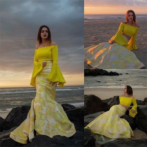 Zweiteilige Abendkleider im Meerjungfrau-Stil, gelbes Bateau-Kleid mit langen Ärmeln, tailliertes Ballkleid, gerüschtes, bedrucktes Satin-Schleppe-Partykleid nach Maß