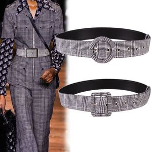 Mode lyxig vintage england stil strippad mönster fyrkantig stift spänne läder designer bälte för kvinna kvinnlig