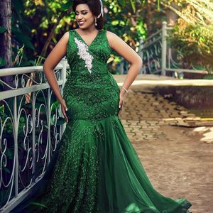 Árabe Verde Vestidos Plus Size Mermaid Lace frisada de cristal Prom Dress V Neck Sem Costas Longo Formal Partido Pageant Vestidos