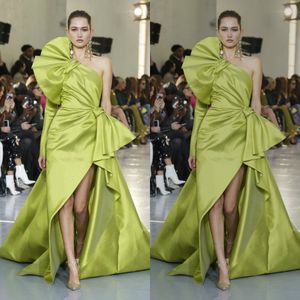 2020 Green Evening Dresses One-Shoulder High-Split Satin Hot Sell Prom Klänning Billiga Sash Ruched Sweep Train Custom Gjorda Party Gown