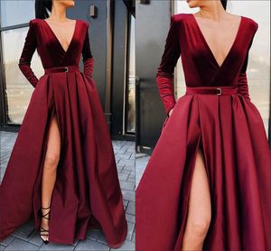 2019 Winter Burgundy Velvet Evening Sukienki Formalne z dzieloną szarcą głęboką w dekolcie w dekolcie Długie rękaw