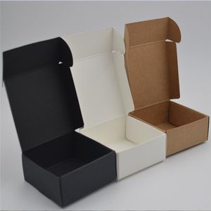 Kleine gift wrap box kraft papieren doos bruin karton handgemaakte zeep wit zwarte verpakking sieraden