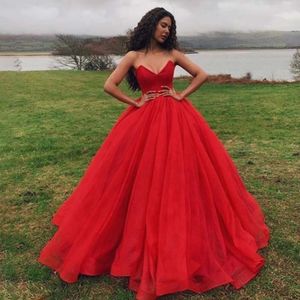 Czarowna Buffy Ball Suknia Prom Dresses Sweetheart Bez Rękawów Red Formal Sukienka Proste Eleganckie Suknie Ślubne Wykonane