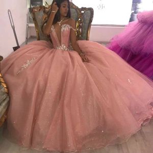 Vacker rosa söt 16 klänningar kristaller pärlor applique av axel golv längd quinceanera klänningar 2020 prom examen klänningar lång