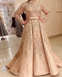 2020 Arabski ASO EBI Muzułmanin Luksusowy Złoty Suknie Wieczorowe Koronki Kryształy Zroszony Prom Dresses Feather Formalne Party Druga Recepcja Gowns Zj65