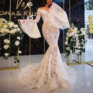 Se igenom Lace Bröllopsklänningar Sheer Neck Juliet Långärmad Mermaid Bridal Dress Dubai African Sexy Back Knappar Robe de Marie