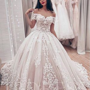 Princess Charming 2020 Ball Gown Wedding Dresses Off Shoulder Lace Applique Short Sleeves Bridal Gowns Plus Size robes de soiree