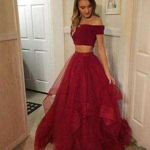 Burgundy Two Pieces Homecoming Dresses Off The Shoulder Short Sleeves Tutu Skirts Ruffles Cheap Party Dress Floor Length Girls Prom Gowns