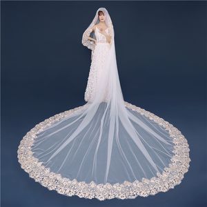 2019 Senaste Bröllopslöjor Katedral Längd Full Lace Edge Appliqued Tulle Bridal Veils Ett lager med kammar anpassade