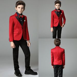Moda Red Boys Smoking Xale Lapela menino terno formal Tuxedo para Festa de Casamento 3 peça meninos noite jantar Boy's Formal Wear Barato