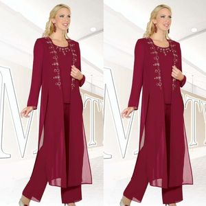 Nowa Moda Klejnot Długie Rękawy Zroszony Side Split Długi Płaszcz Matki Day Formalne Suknie Burgundii Szyfonowe 3-sztuk Matka Bride Pant Suit