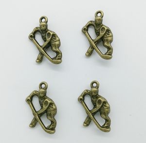 30st / Lot Hockey Player Charms Pendants Retro Smycken Tillbehör DIY Antik Brons Hänge För Armband Örhängen Keychain 25 * 15mm