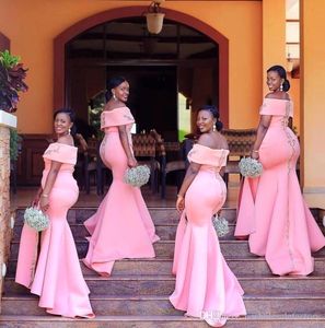 Nigerianische afrikanische rosa Meerjungfrau-Brautjungfernkleider, schulterfrei, Spitze, appliziert, geteilt, bodenlang, Trauzeugin, Hochzeitsgast-Kleider