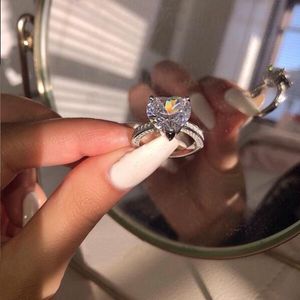 Rozmiar 5-9 Ins Top Sprzedam Musujące Luksusowa Biżuteria Prawdziwe 925 Sterling Silver Heart Shape White Topaz CZ Diamond Gemstones Women Wedding Band Ring