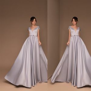 Modest Sliviamo A Line Prom Dress V Neck Kortärmad Lace Applique Crystal Party Dress Sweep Train Robes de Soirée