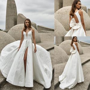 Elbeth Gillis A Line Wedding Dresses V Neck High Side Dividir Lace Satin Praia vestidos de noiva sem encosto Trem da varredura Wedding Dress Robe De Soiree