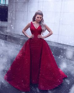 Luksusowy Czerwony powiedział Mhamad Płaszcz Prom Suknie Wieczorowe z odłączanym pociągiem V Neck Koronki Aplikacje Koraliki Perły Formalne Suknie Wieczorowe Suknie