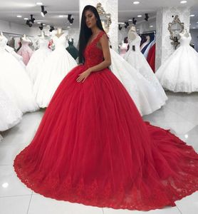 متواضع الزفاف الأحمر فساتين السباغيتي V الرقبة الرباط يزين الكرة ثوب الزفاف فستان دي Noiva