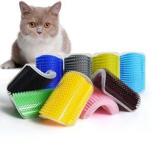 Pet Brush Corner Cat Massage Self Groomer Comb Brush With Catnip Cat rubs the face with a tickling comb