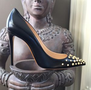 디자이너 무료 배송 패션 여성 신발 블랙 스파이크 발가락 스틸레토 힐 하이힐 신부 결혼식 신발 브랜드가 새로운 펌프를 가리 킵니다