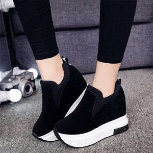 뜨거운 판매 - 여성 캐주얼 신발 숨겨진 발 뒤꿈치 10 cm 여성 높이 증가 가황 신발 여성 검은 색 빨강