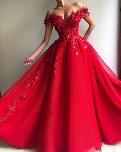 Neue heiße rote Quinceanera Kleider Spitze 3D -Applikationen von Schulterkristall Perlen süß 16 Plus Größe Puffy Long Party Prom Abendkleider