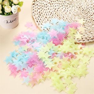 3cm Estrelas Adesivos de parede Stereo Plastic fluorescente Paster brilhando no escuro decalques para o quarto do bebê 2 3JQ 65pcs C