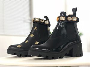 Laureate Desert Boot Designerサンダル女性のブートマーティンフラミンゴ矢印100％実レザーメダル粗滑り止め冬靴1A2Y7W US 5-11