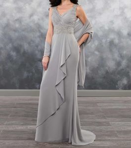 Silver Grey Bridesmaid Klänningar med Wrap En liten sjöjungfru Golvlängd Brudtärna Klänningar Platser Chiffon med spets Applique