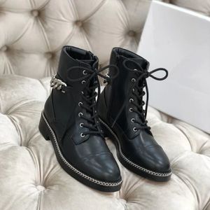 أحذية رومانية كلاسيكية على الطراز الأوروبي ، Ladies'Shoes ، Martin Boots ، أحذية للدراجات النارية بسحاب ، أحذية مثيرة من سلسلة زينة