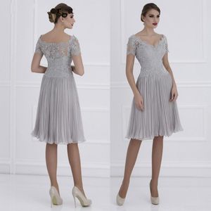 Chiffon Mother of the Bride Groom Dresses 2020 for Summer V- Neck Lace Ruffles Knee Length Godmother Wedding Party Gowns