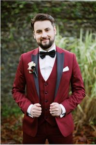 Cool Tre pezzi Groomsmen Picco Risvolto nero Smoking da sposo con un bottone Abiti da uomo Matrimonio / Ballo / Cena Blazer da uomo migliore (giacca + pantaloni + cravatta + gilet)