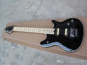 Fabryka hurtowa gitara elektryczna czarna czarna body z 2 otwartych przetworników, mapy podstrunnicy, oferta dostosowana jako żądanie