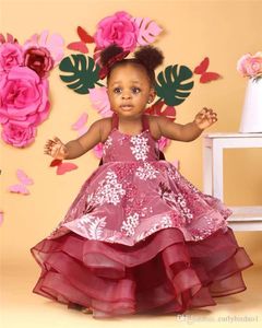 キラキラのアフリカのレースのアップリケットの小さな花の女の子のドレス安いスパゲッティブラックガールフォーマルパーティーページェントのドレス子供のドレス