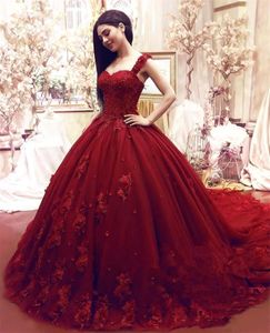 Röd spetsbollklänning quinceanera klänningar 2020 Scoop Neck Tulle 3D Lace Applique Beaded Sweep Train Party Princess Prom Klänningar BC2408