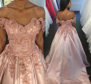 Потрясающий Розового 3D Цветы Pearls Пром Quinceanera платье Длинных кружева вверх от плеча аппликации атласных Сладкие 16 платьев Формального Вечерних платьев