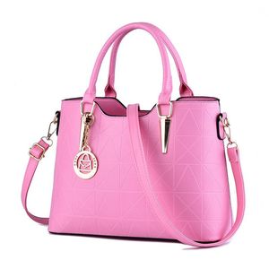 Pu nya mönster handväskor rosa kvinnor axel läder krokodil tote bags lyx designer crossbody väska för knobh