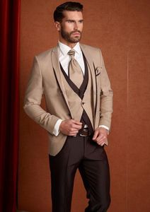 Neuer Stil Beige Bräutigam Tuxedos Peak -Lappel Groomsmen Herren Hochzeitskleid Mode Man Jacke Blazer 3 -teiliger Anzug (Jacke+Hose+Weste+Krawatte) 1021