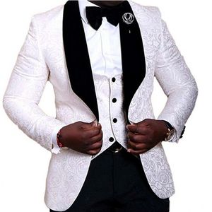 Новое поступление, мужские костюмы, белый/красный/черный узор, смокинг для жениха, шаль, бархатные лацканы, жених, свадебный шафер (куртка + брюки + жилет + галстук) L491