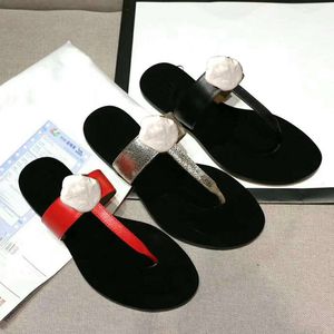 Hot Sale-Classic Men's Slippers Hotel Beach Outdoor Leather Ladies'Slippers Lazy men's and women's slippers with metal clasps