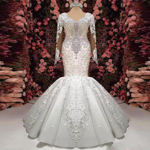2020 New Gorgeous Crystal Lace Applique Mermaid Bröllopsklänningar Långärmad V-hals Ruffle Puffy Bottom Bridal Gown Ren Back