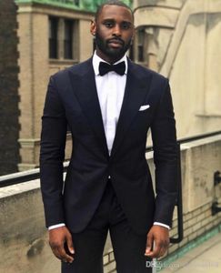 Мода Black Men Wedding Tuxedos Пик нагрудные Groom Tuxedos Отлично Мужчины Blazer 2 шт костюм выпускного вечера / смокинг (куртка + брюки + Tie) 82