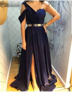 Jedno ramię Navy Blue Prom Dresses 2020 Side Slit Vestidos de Fiesta de Noche Prom Suknia Długa Satyna Sweetheart Seksowna Suknia Party