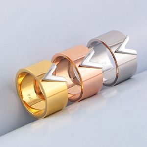 Europa Ameryka Lady Titanium Steel Color Dopasowanie V List Engagement szerokie pierścienie 3 Rozmiar koloru 5-9